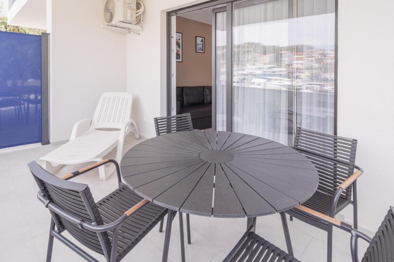Blue Marina Apartments Luaran gambar